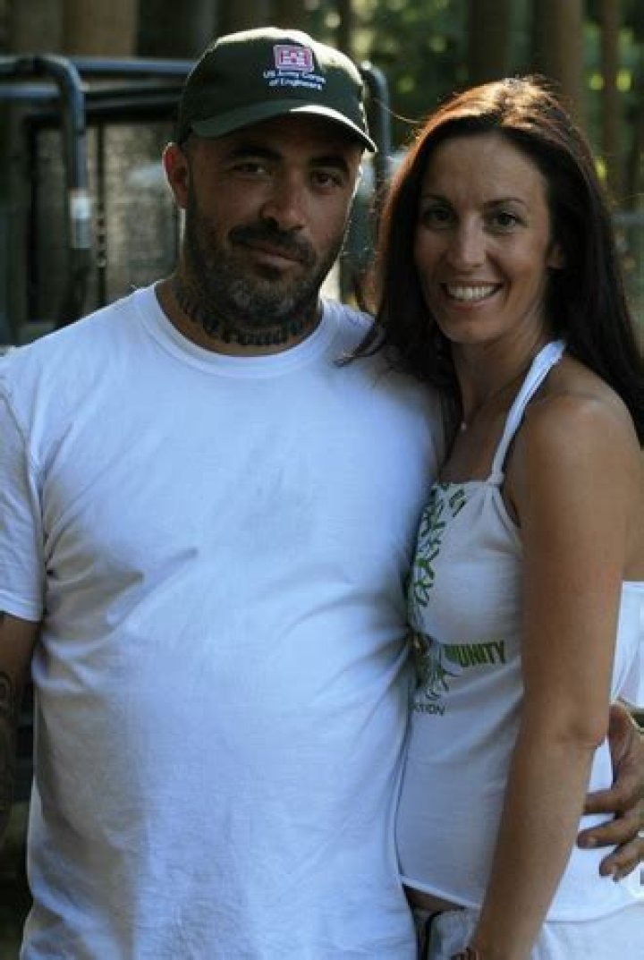 Uncover The Secrets Behind Aaron Lewis's Wife Picture
