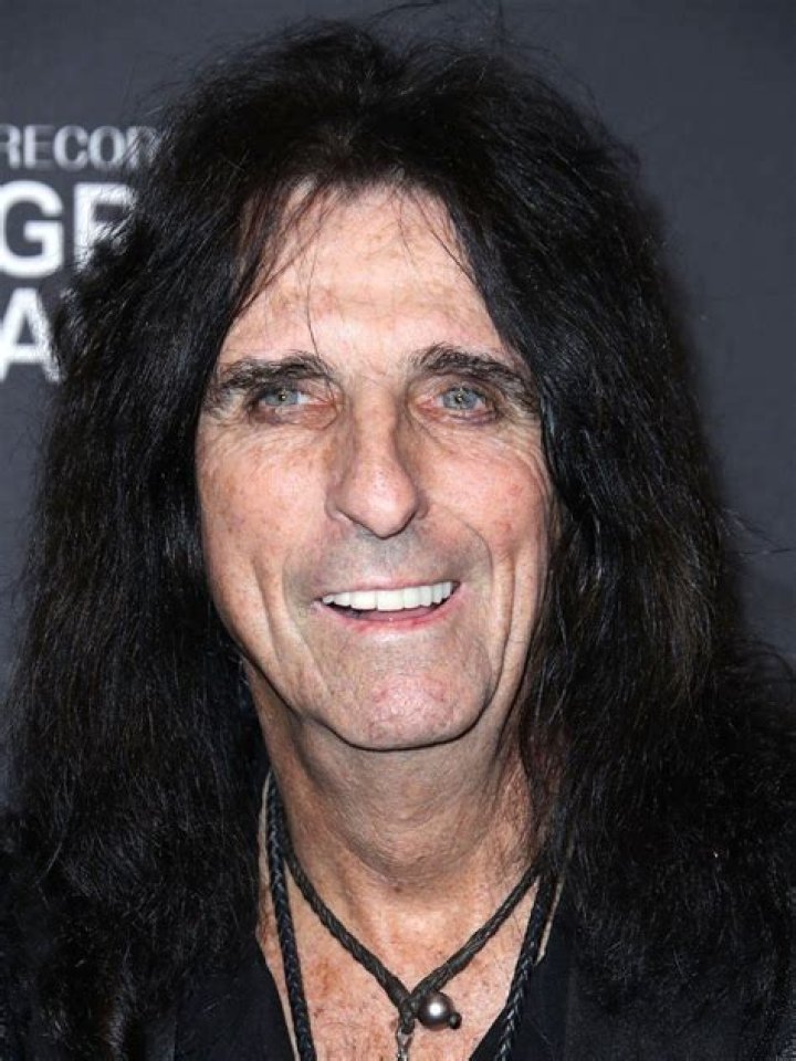 The Astounding Net Worth Of Alice Cooper