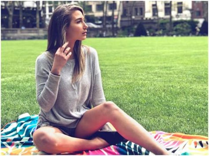 Unveiling The Secrets: Amanda Batula's Height Unraveled