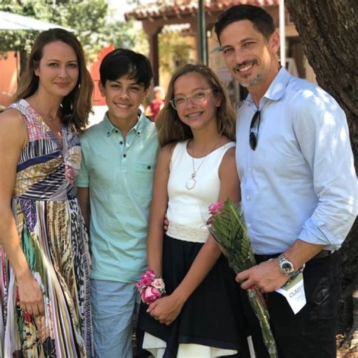 Discover Amy Acker's Family Journey: Insights For Working Mothers