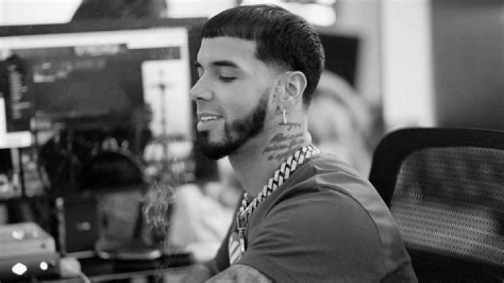Unlocking Anuel AA's Height In Feet