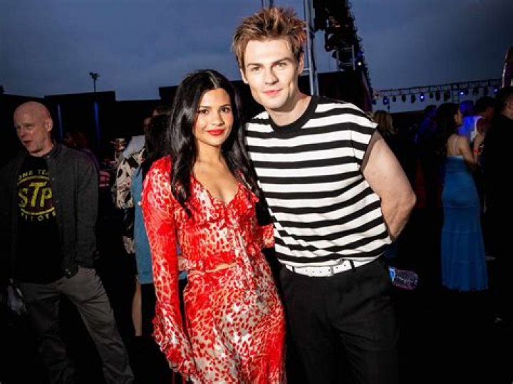 Unraveling The Truth Behind The Off-Screen Romance Rumors