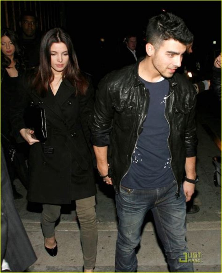 Uncovering The Inside Story Of Ashley Greene And Joe Jonas' Relationship