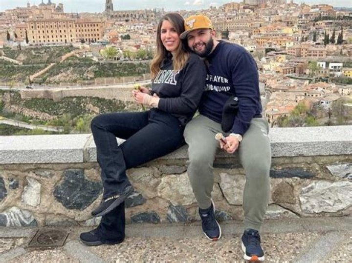 Unveiling The Secrets Of Carin Leon's Ex-Wife On Instagram