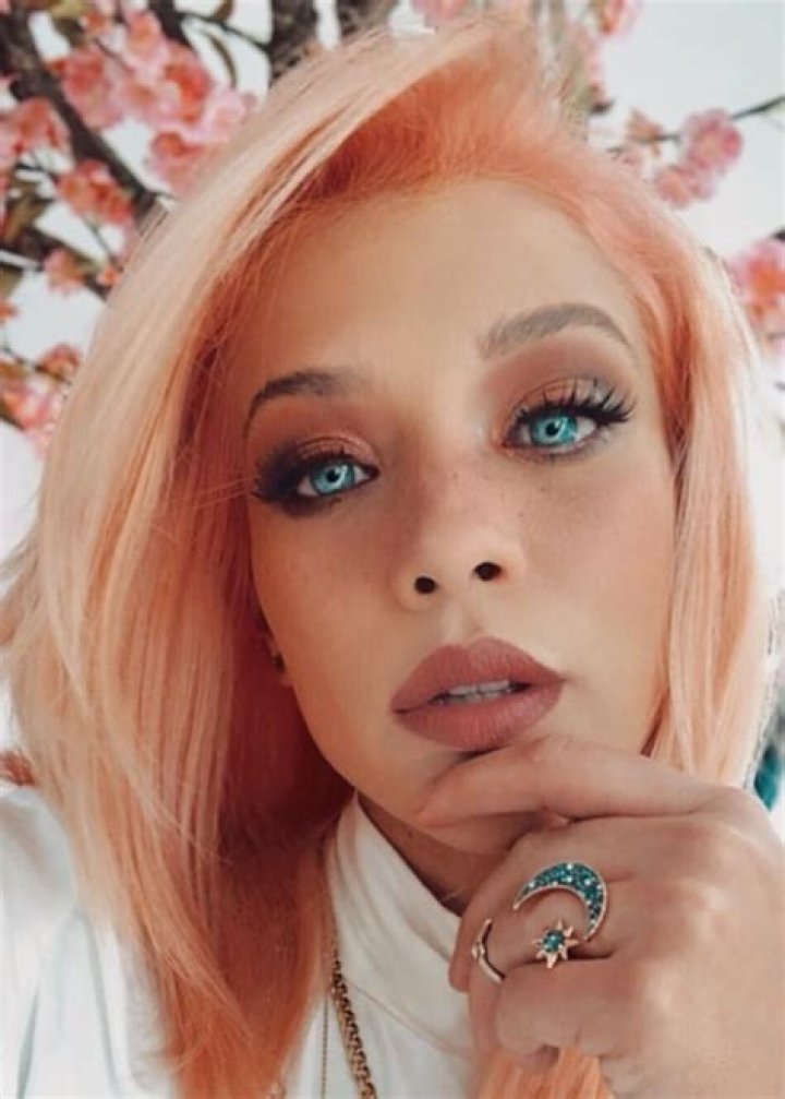 Carolina Miranda's Height Advantage In Volleyball