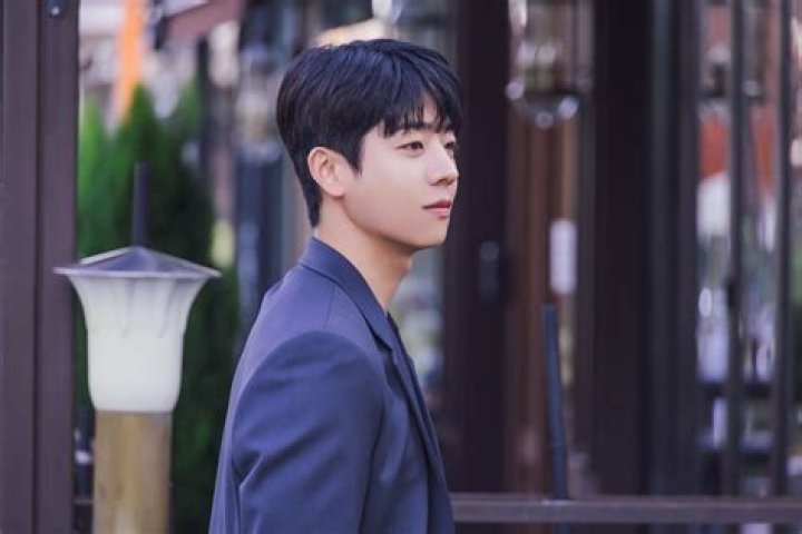 Uncover The Truth Behind Chae Jong-hyeop's Dating Life
