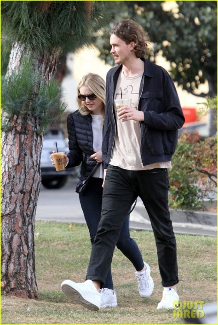 Unveiling The "Dakota Fanning Couple": Exclusive Insights And Discoveries