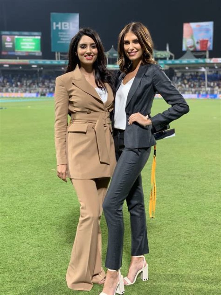 Unraveling The Secrets Of Erin Holland's Height: Surprising Revelations Revealed