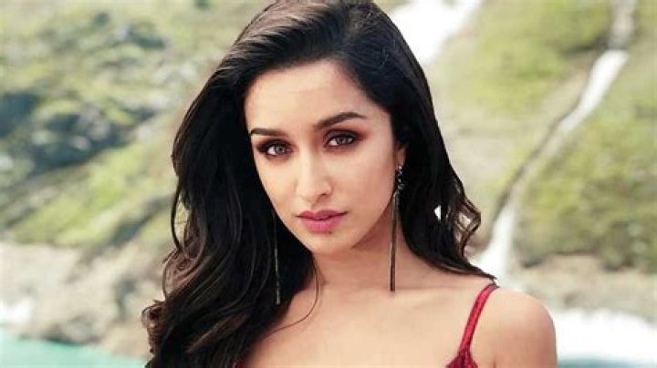Dive Into The Height Of Shraddha Kapoor In Cm
