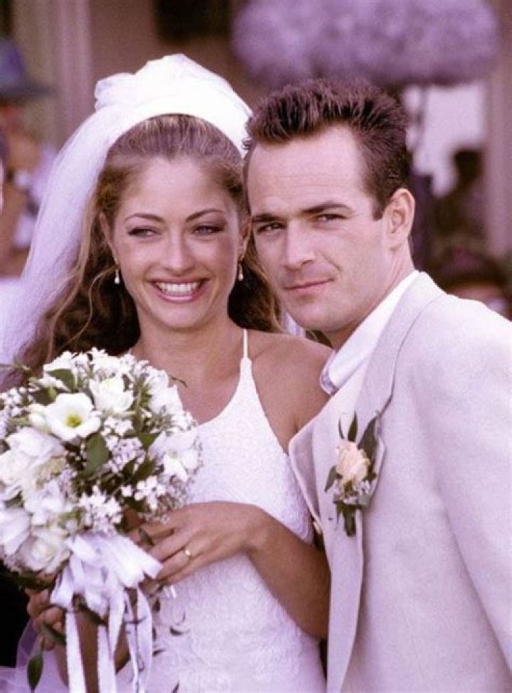 Uncovering Luke Perry's Marital Journey: A Comprehensive Insight