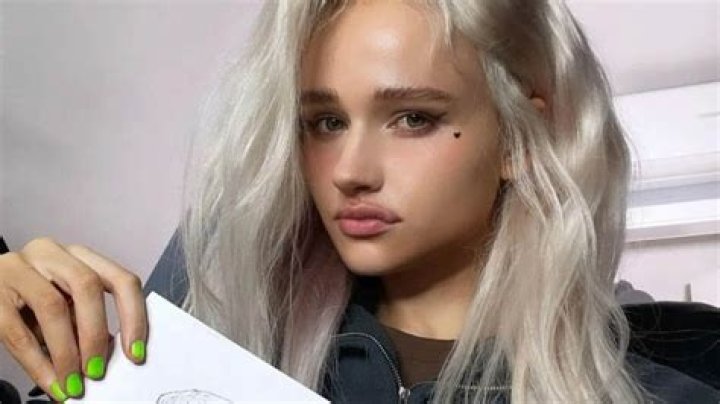 Unveiling The Enigmatic Age Of Julia Gisella