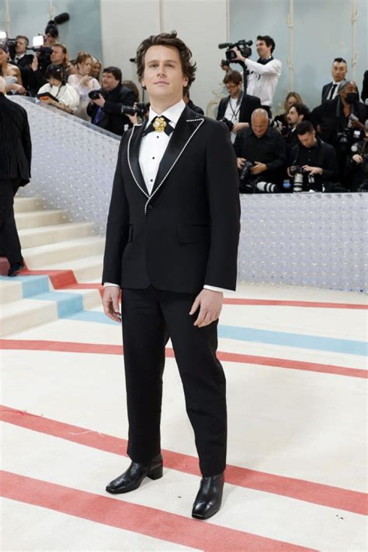 Exploring Jonathan Groff's Height And Its Impact