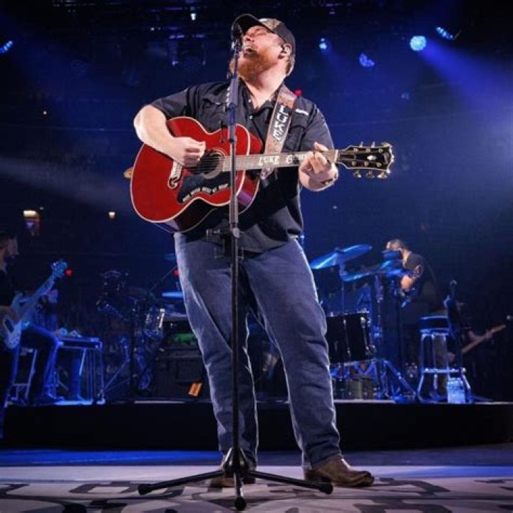 Discover The Surprising Truths About Luke Combs' Towering Height