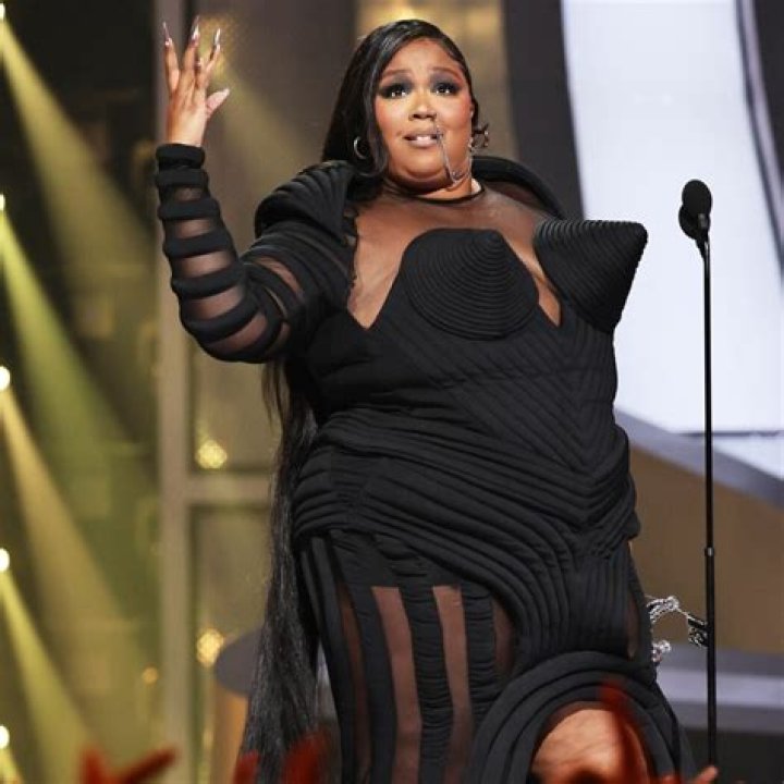 Unveiling Lizzo's Towering Presence: Height, Confidence, And Impact