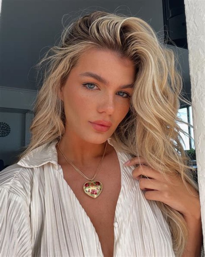 Uncover The Secrets Of Instagram Sensation Stephanie Peterson