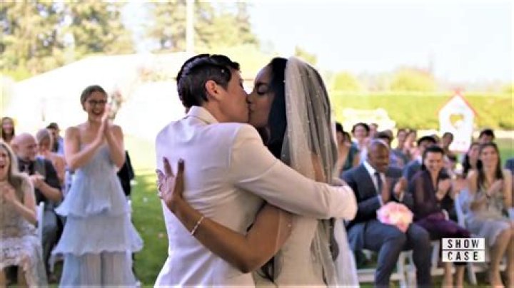 Is Alex Kelly Married? Unravel The Mystery Now!