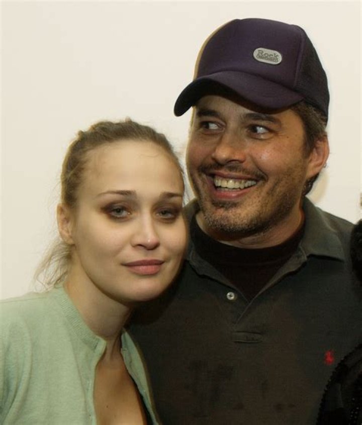 Fiona Apple's Marital Mystery: Unveiling The Truth