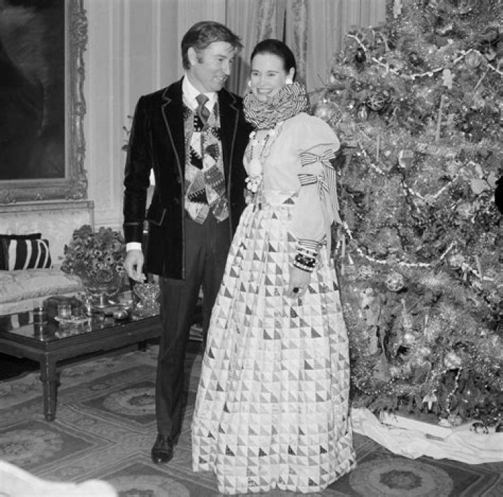 Gloria And George's Distant Connection