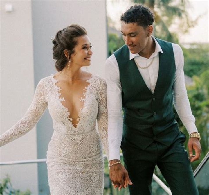 Uncovering The Enigmatic Josh Reynolds' Wife