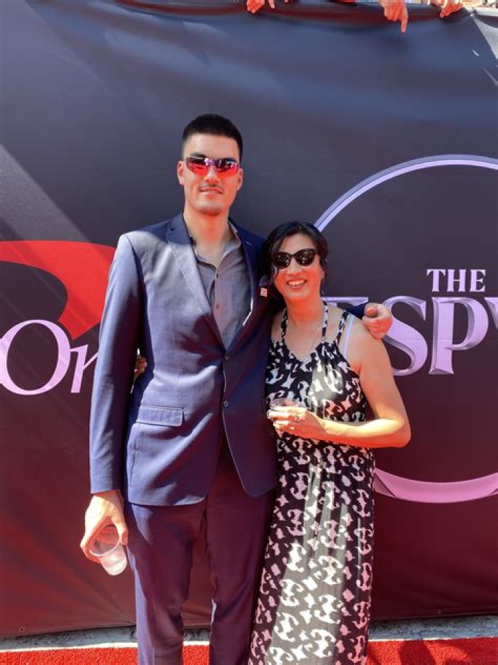 Unveiling The World's Tallest Couple And Their Extraordinary Journey
