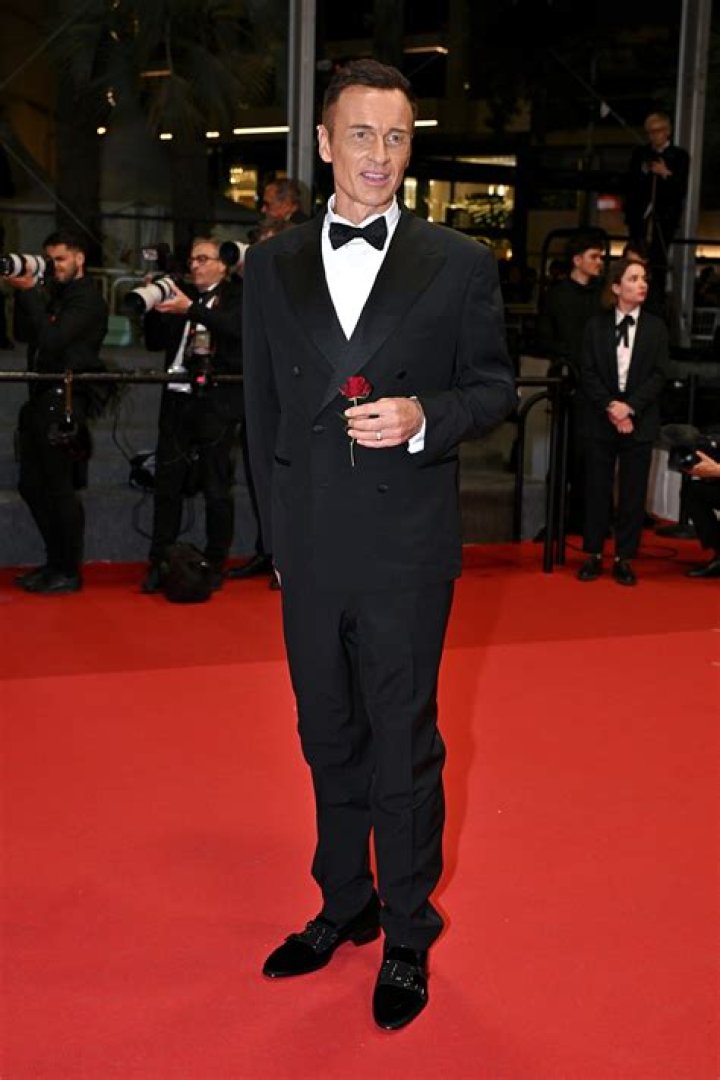 Unveiling Julian McMahon's Limp: Uncovering The Strength Within