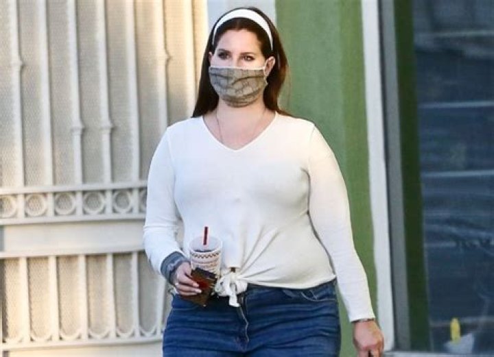 Unveiling Lana Del Rey's Weight Gain Journey: Discoveries And Insights