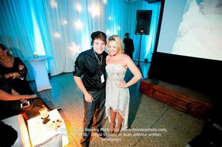 A Heartfelt Reunion Between Lauren Alaina And Her Brother Tyler