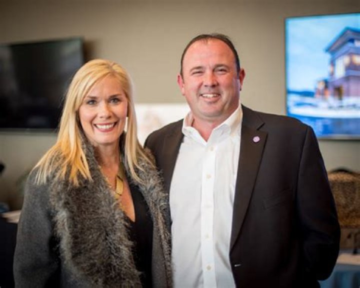 Uncovering The Untold Story Of Leanne Morgan's Husband, Chuck