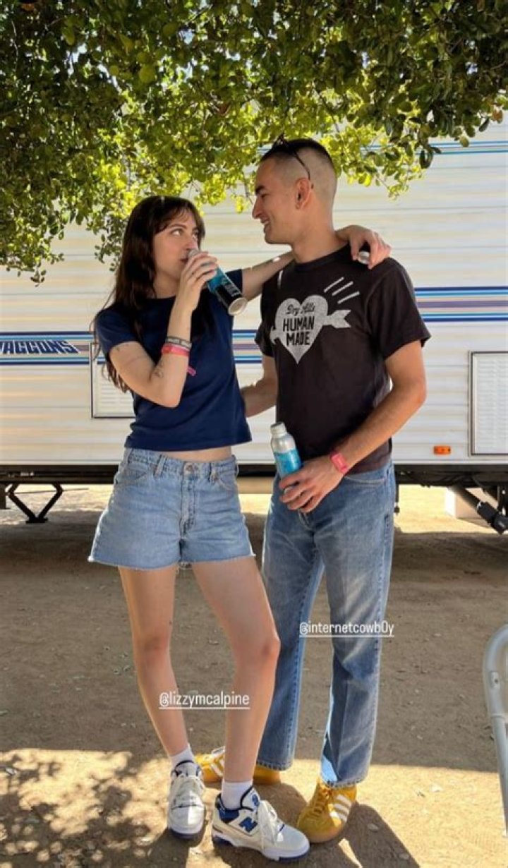 Discover The Secrets Of Lizzie McAlpine's Enigmatic Boyfriend