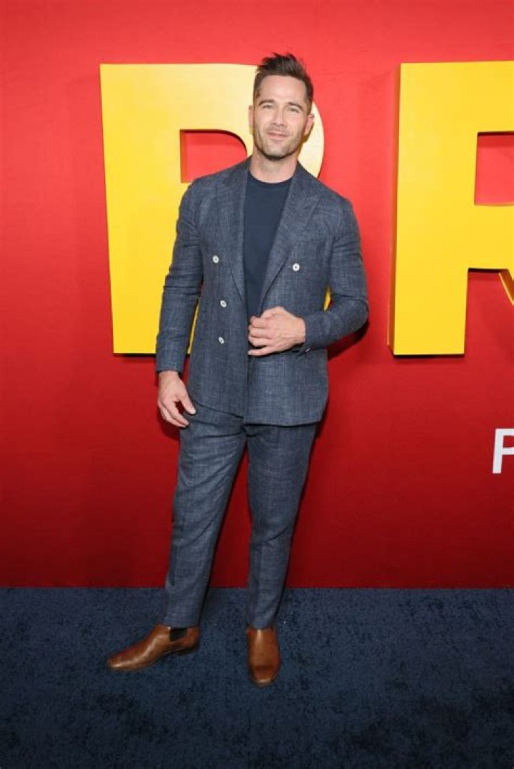 Unveiling Luke Macfarlane's Height: Discoveries And Insights