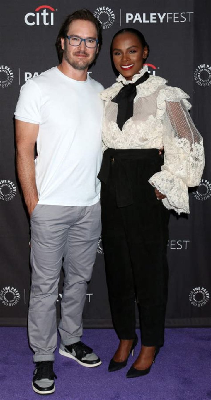 Unveiling The Secrets: Mark-Paul Gosselaar's Height Explored