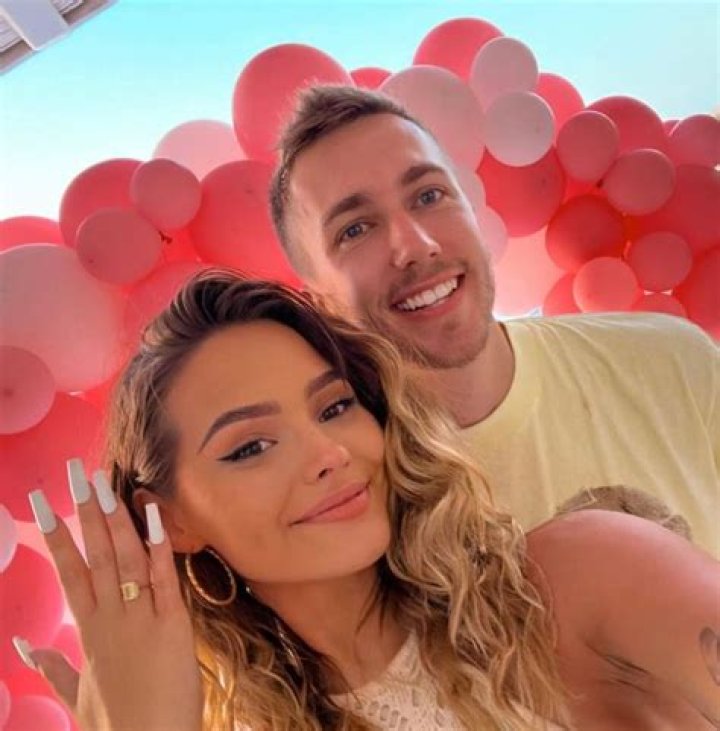 Unveiling The Heartfelt Journey Of Miniminter's Wife: Discoveries And Insights