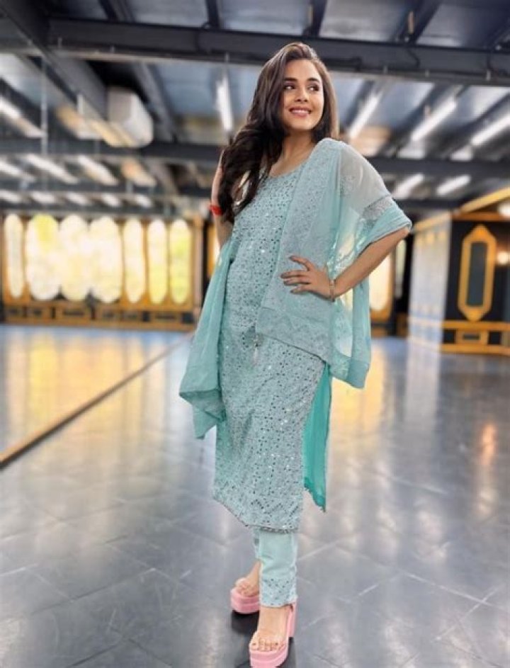 Unlocking Muskan Bamne's Height Enigma