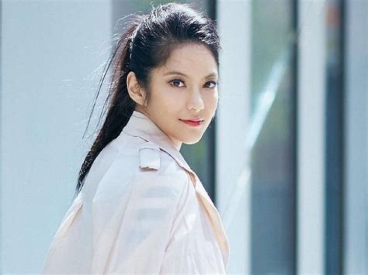 Unveiling Nadia Hatta's Height: Surprising Discoveries And Insights