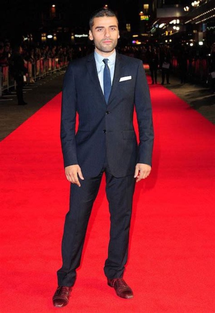 Unveiling Oscar Isaac's Physicality: Weight And Height Revealed