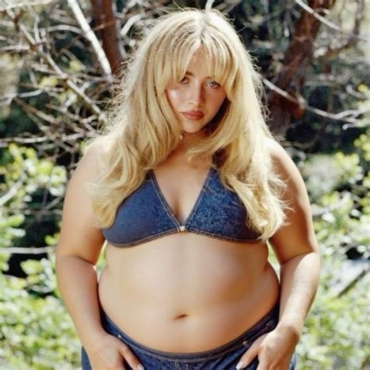 Sabrina Carpenter's Weight Gain Journey And Its Impact