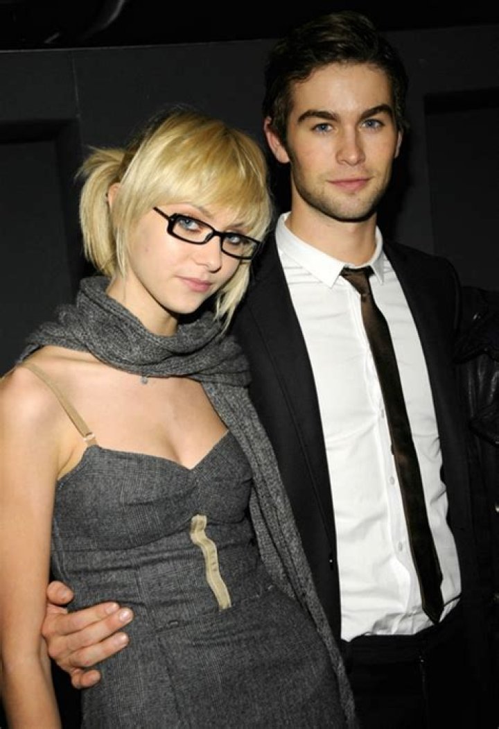 Uncover The Fascinating Truth About Taylor Momsen's Husband