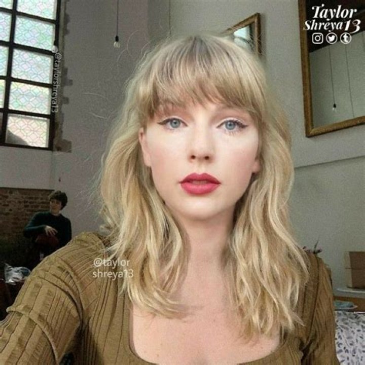 Unveiling The Impact Of Taylor Swift's Selfies: A Deep Dive