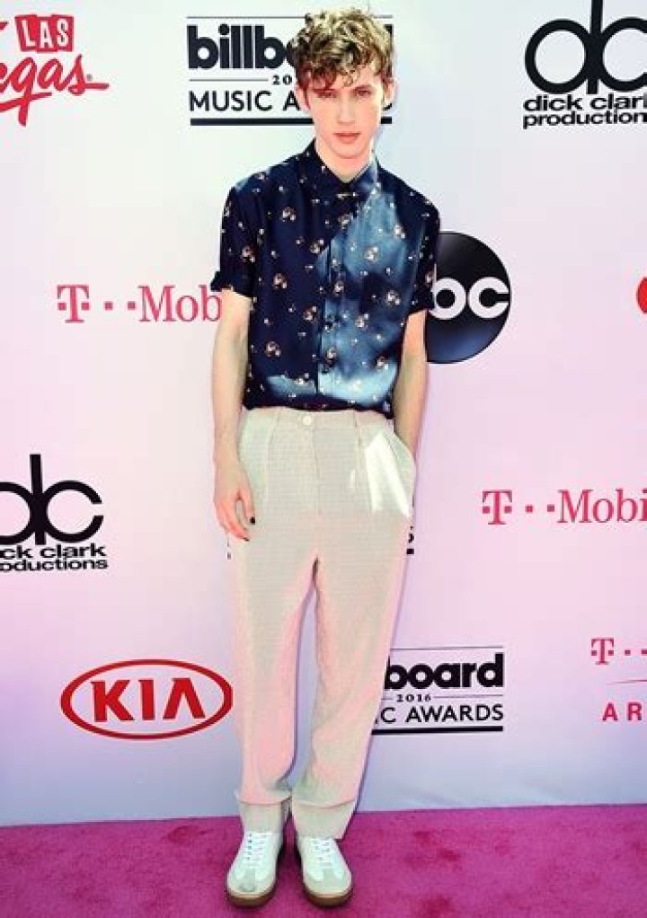 Unveiling Troye Sivan's Height: Insights And Surprises