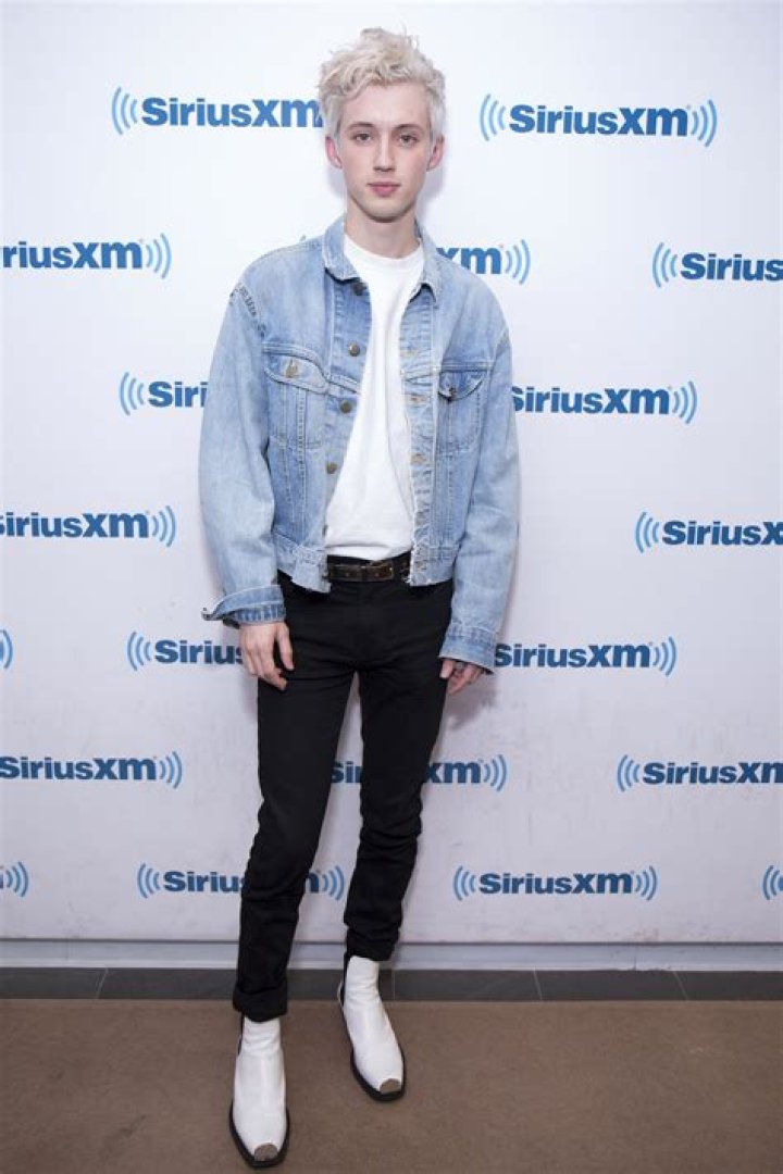 Unveiling The Secrets: Troye Sivan's Height Explored