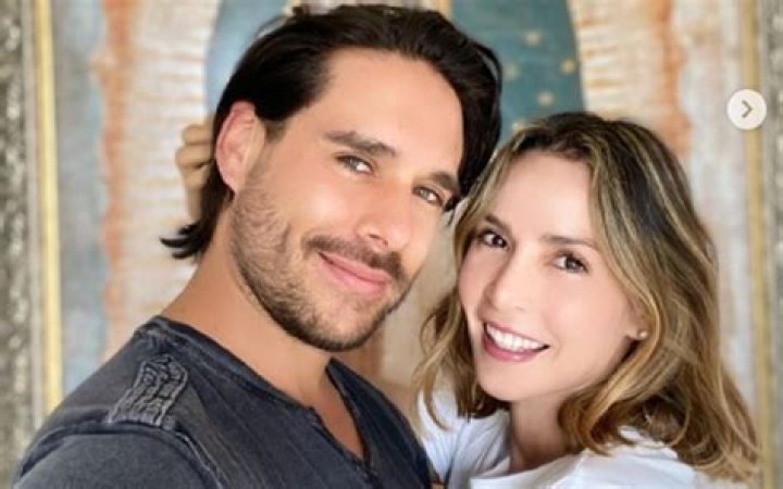 Discover The Identity Of Carmen Villalobos' Husband