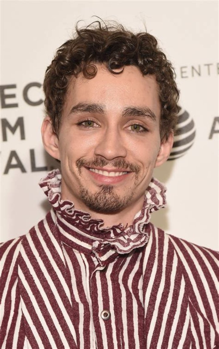 Unveiling Robert Sheehan's Love Life: Exclusive Insights And Surprises
